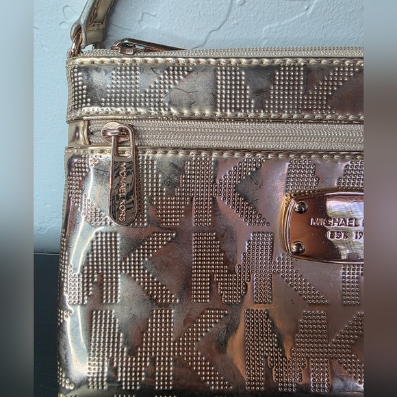 Michael Kors Jet Set Gold Clutch Wristlet Sleek Design - Picture 2 of 9